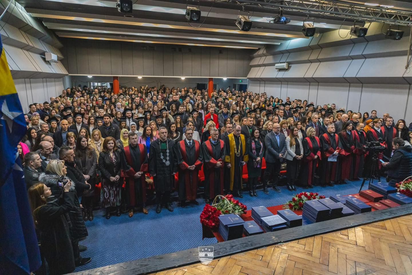 Ova ceremonija, koja je slavila trud i uspjeh mladih akademaca, okupila je porodice, profesore i predstavnike vlasti