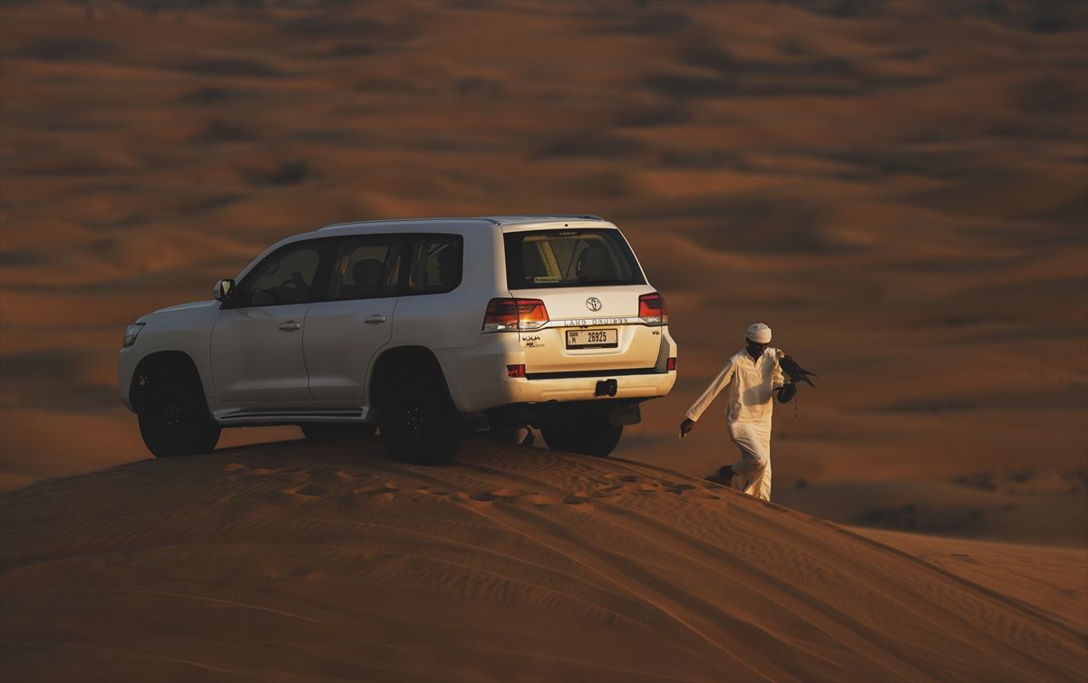 Uzbudljivo putovanje kroz pustinju u Dubaiju: Magičan zalazak sunca dodatni ugođaj