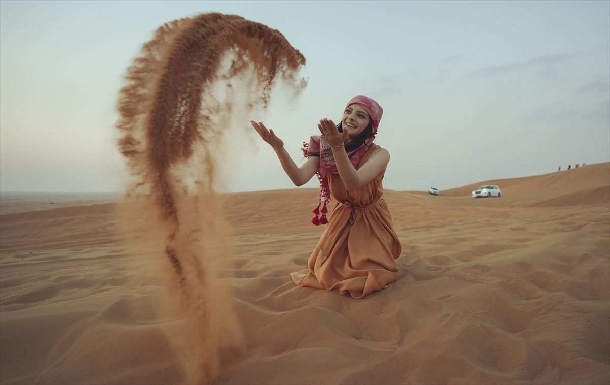 U pustinjskim safarijima, posebno u pješčanim dinama, preferira se putovanje terenskim vozilima