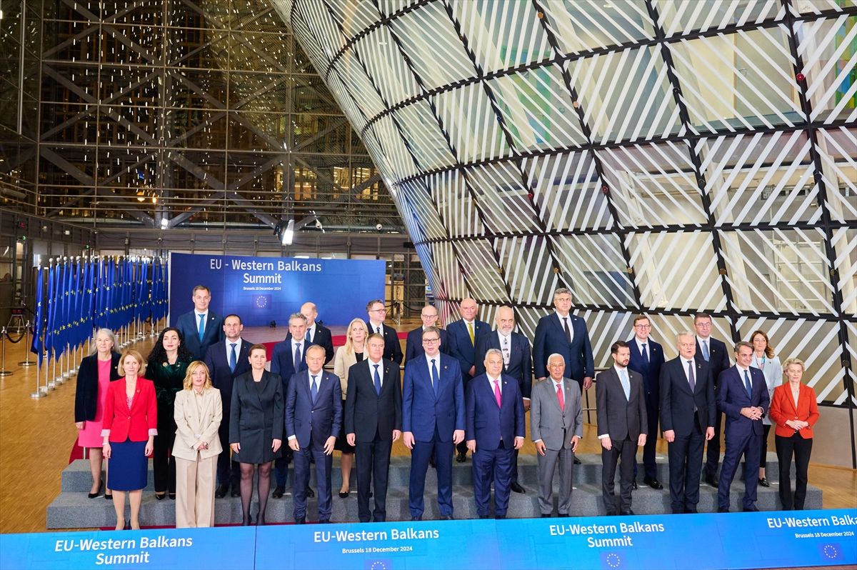 U obraćanju novinarima ona je istakla da će se razgovarati o Planu rasta, naglašavajući da žele da vide napredak u narednih pet godina