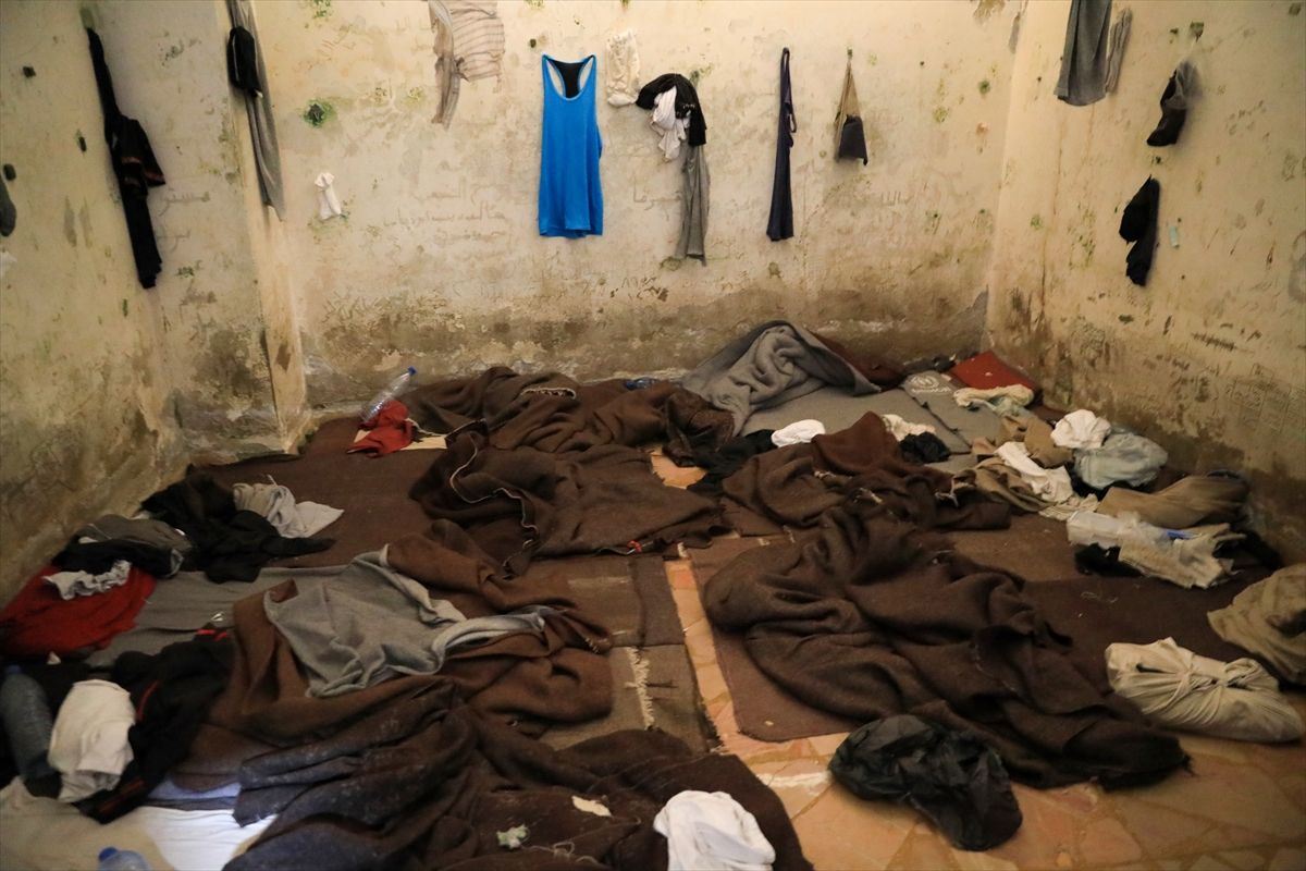 U različitim zgradama, u kojima su se nalazili i službeni uredi, otkrivene su prostorije u kojima su ispitivani i mučeni neistomišljenici režima.