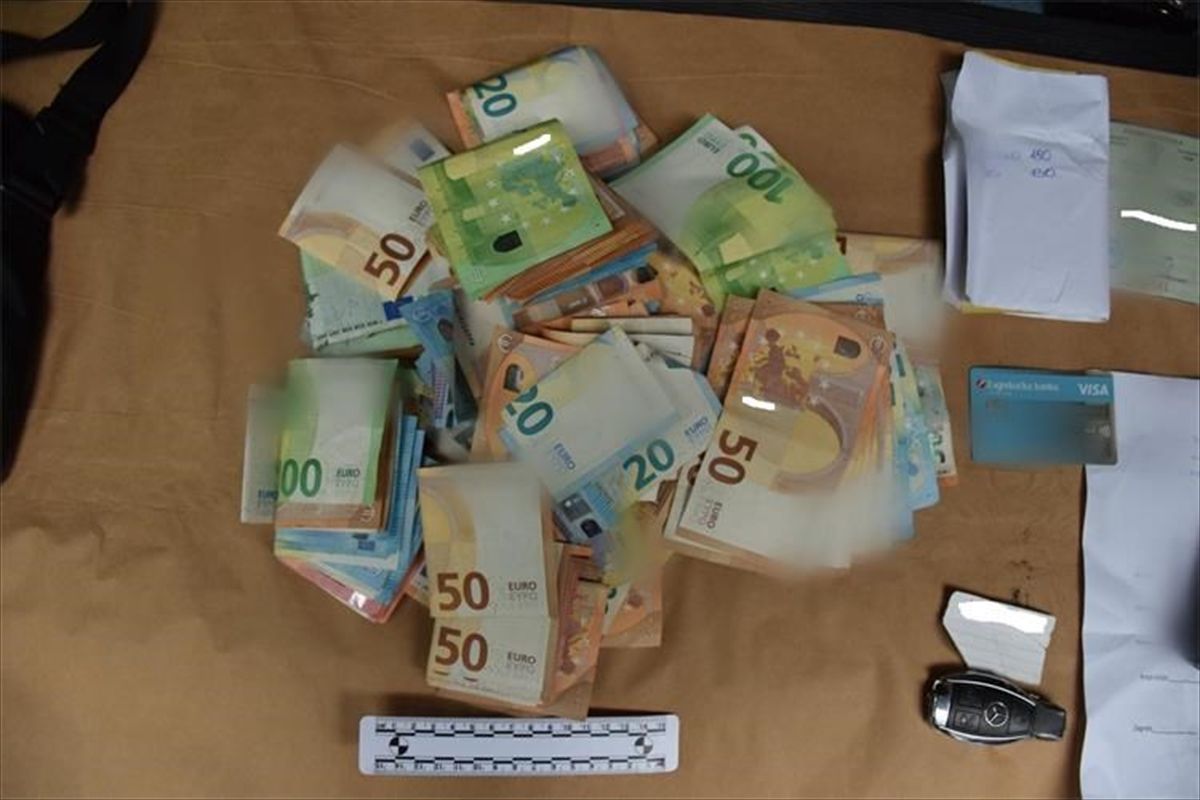 Policija u automehaničarskoj radnji pronašla skoro 70 kg kokaina