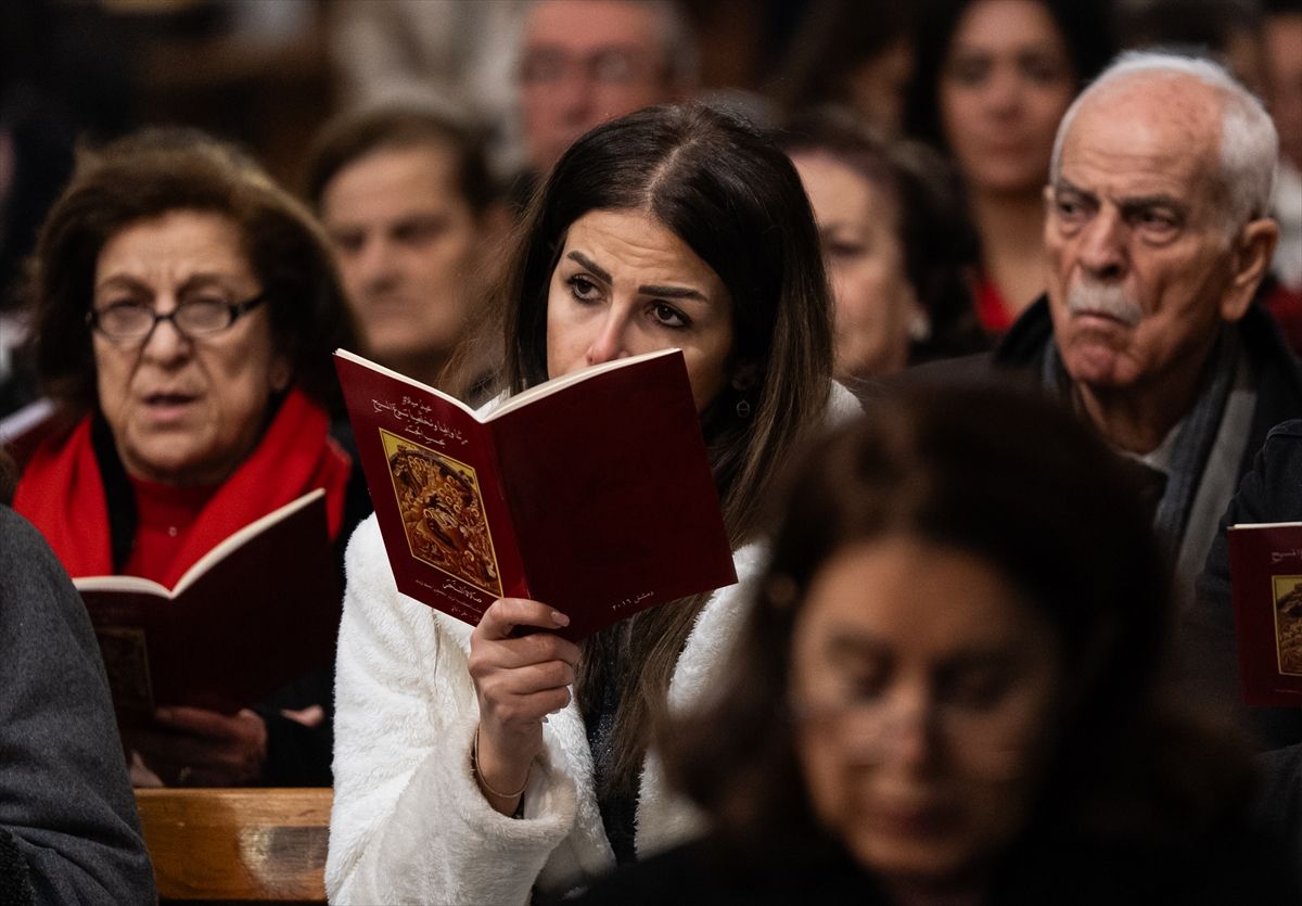 Privremena vlada objavila je da će sve državne institucije biti zatvorene 25. i 26. decembra zbog proslave Božića, a da će javni zaposlenici dobiti službeni praznik