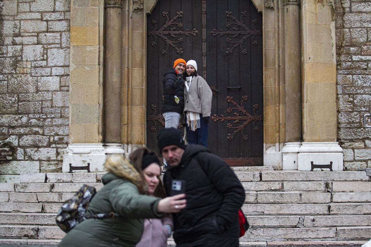 Praznična atmosfera, zajedno s velikim događajima poput centralnog dočeka Nove godine, značajno je doprinijela porastu posjetitelja