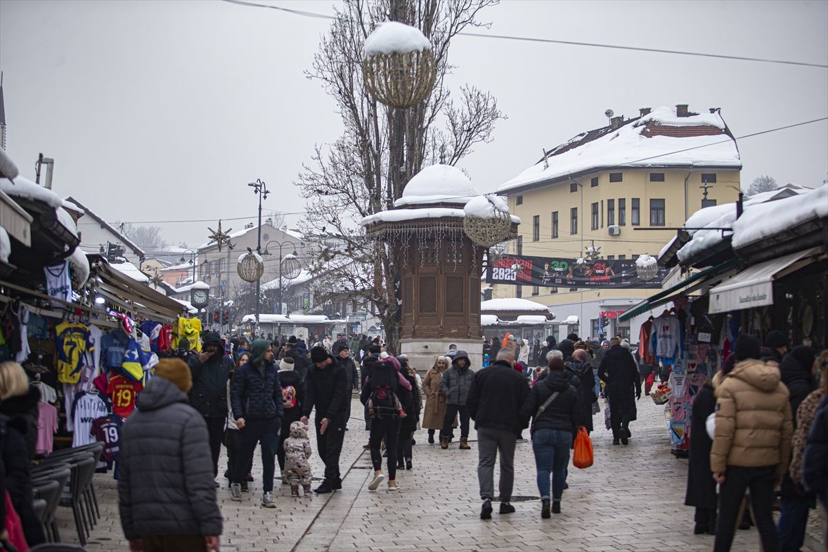 U ukupno ostvarenom broju noćenja učešće domaćih turista je 28,9 posto dok učešće stranih turista iznosi 71,1 posto