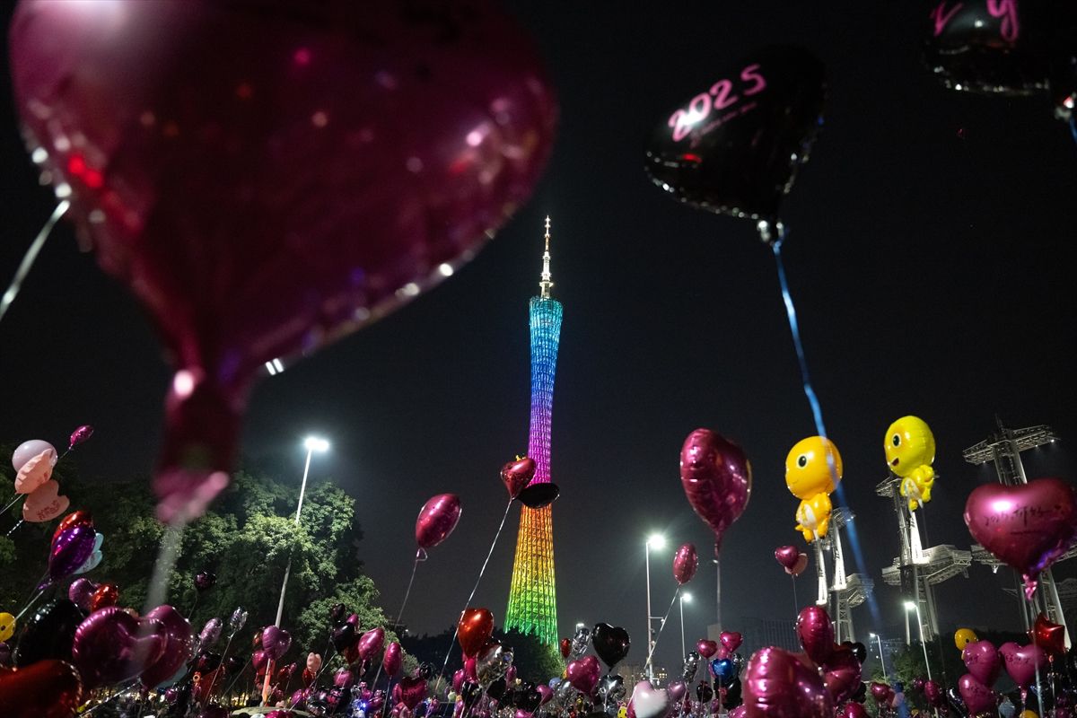 U kineskom Guangzhou puštanjem balona ušli u 2025. godinu
