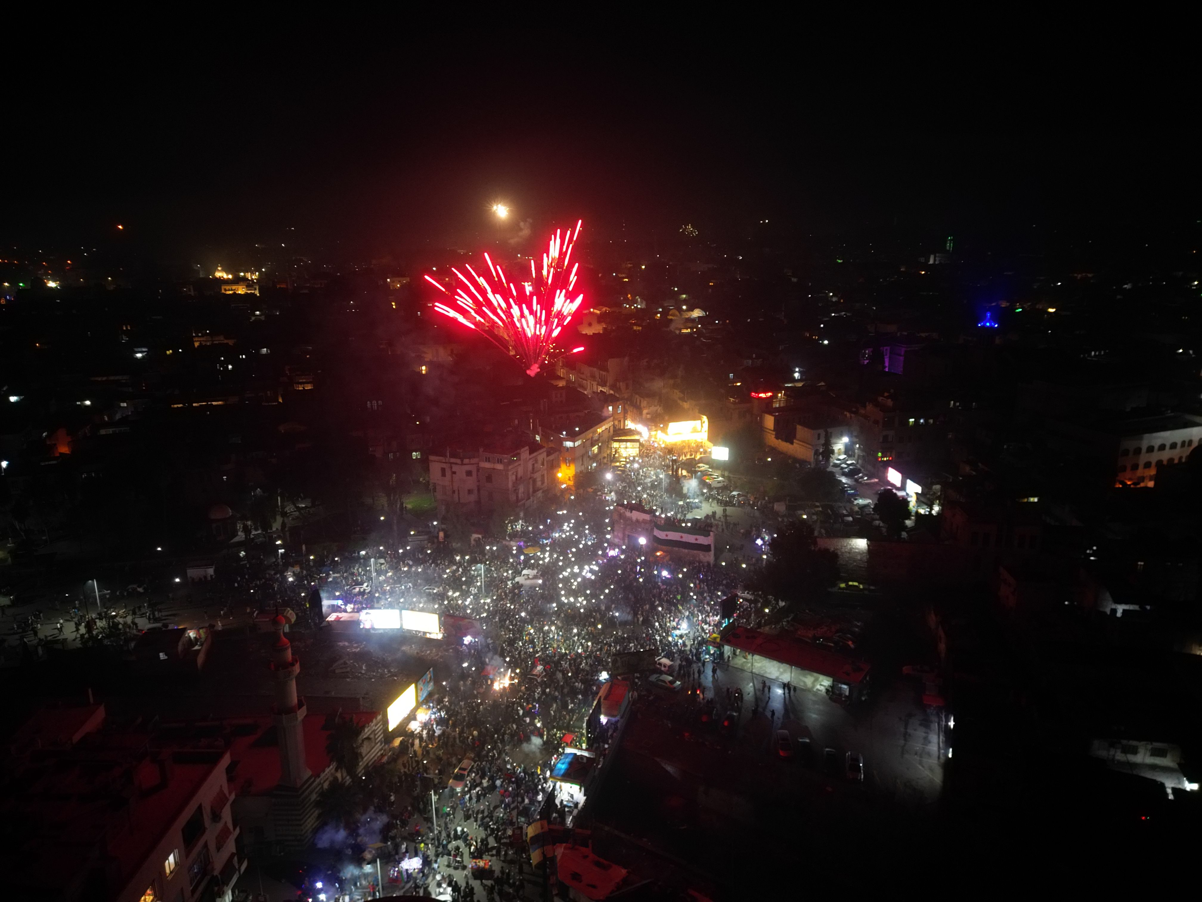 Okupljeni su ushićeno i s posebnom radošću zbog pada režima Bashara al-Assada slavili ulazak u novu 2025. godinu