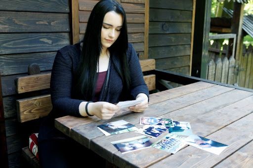 Arijana Memić, sestra ubijenog mladića Dženana Memića, objavila je na Facebooku crno-bijelu fotografiju i emotivnu poruku koja je dotaknula srca mnogih.