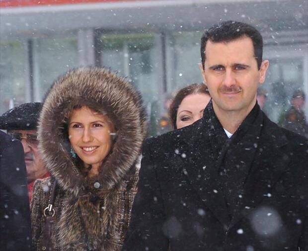 Godine 2012. Wikileaks je otkrio privatne poruke gospođe Asad, iz kojih se vidi da je potrošila 350.000 dolara na opremanje palače i 7.000 dolara na cipele optočene kristalima