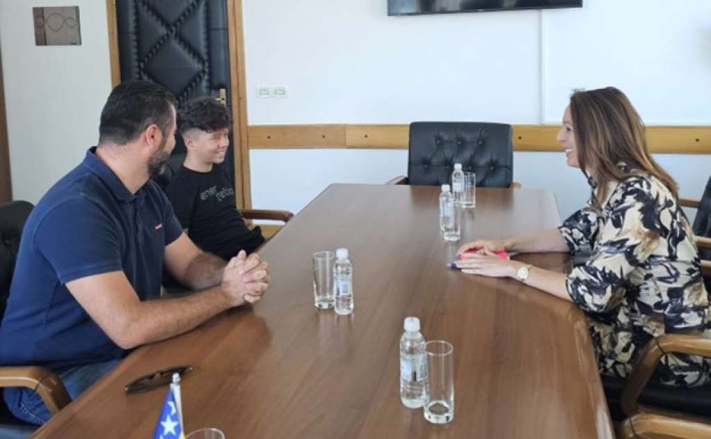 Već sa 13 godina, Ismail je ispunio „A“ norme za Paraolimpijske igre i svjetsko seniorsko prvenstvo, što ga čini najmlađim sportistom iz BiH s tim uspjehom