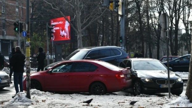 Stiglo je vozilo JKP "Parking servis" koje će odnijeti Škodu