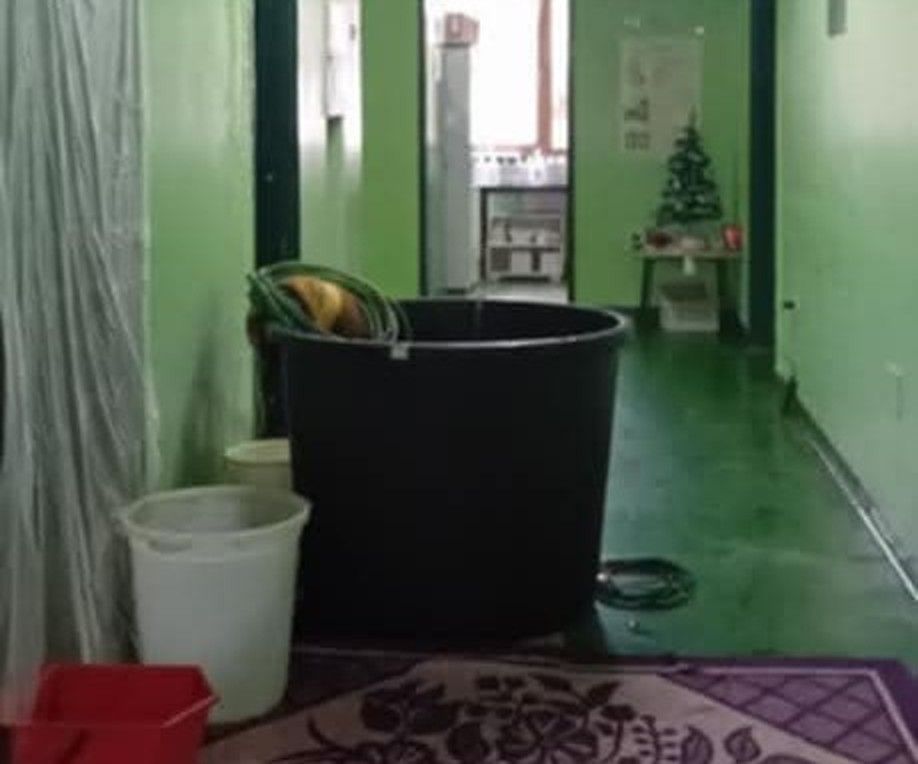 Ranije je najavljeno da bi rekonstrukcija ove bolnice trebala početi do kraja ove godine, a prvi na redu trebalo je da bude upravo krov koji je u veoma lošem stanju