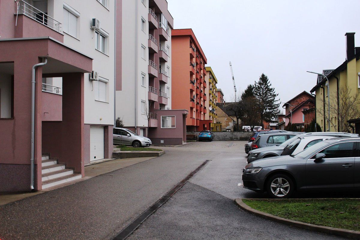 Ovdje nema snijega niti je bilo padavina, saobraćaj se odvija bez teškoća a snabdijevanje strujom je uredno.