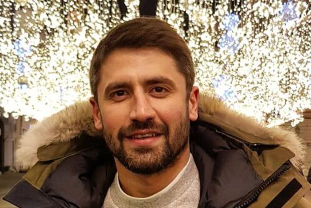 Voditelj raskrinkao mračne tajne! Melina je cijelog života varala Harisa, pjevačicu ostavio zbog...