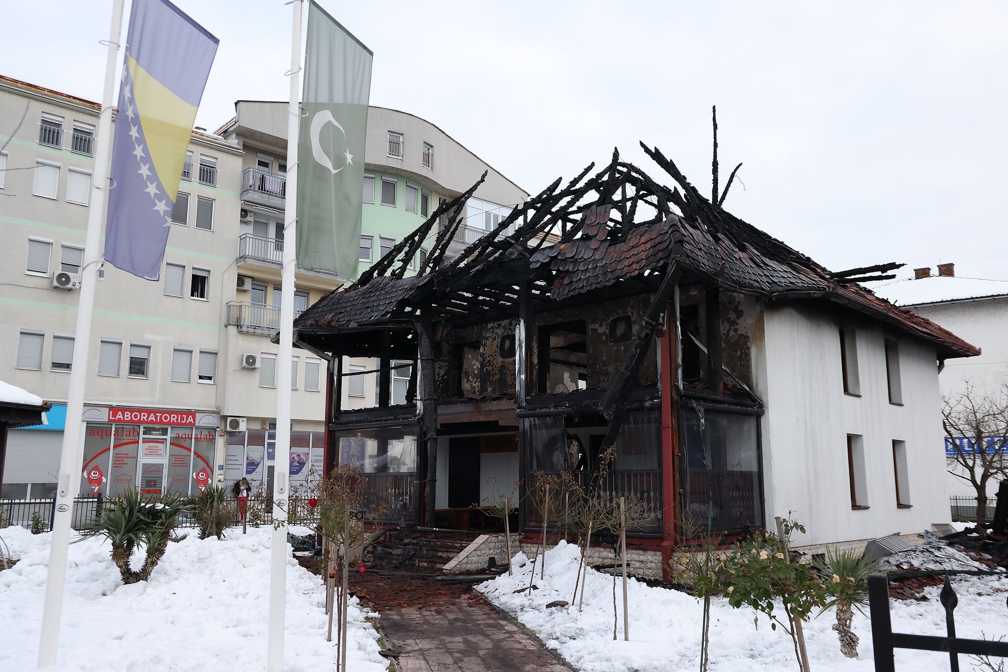 Mogli bismo kazati da, kada je riječ o državnim instancama, u tome prednjači Vlada Brčko distrikta koja je obećala znatnu pomoć za obnovu džamije