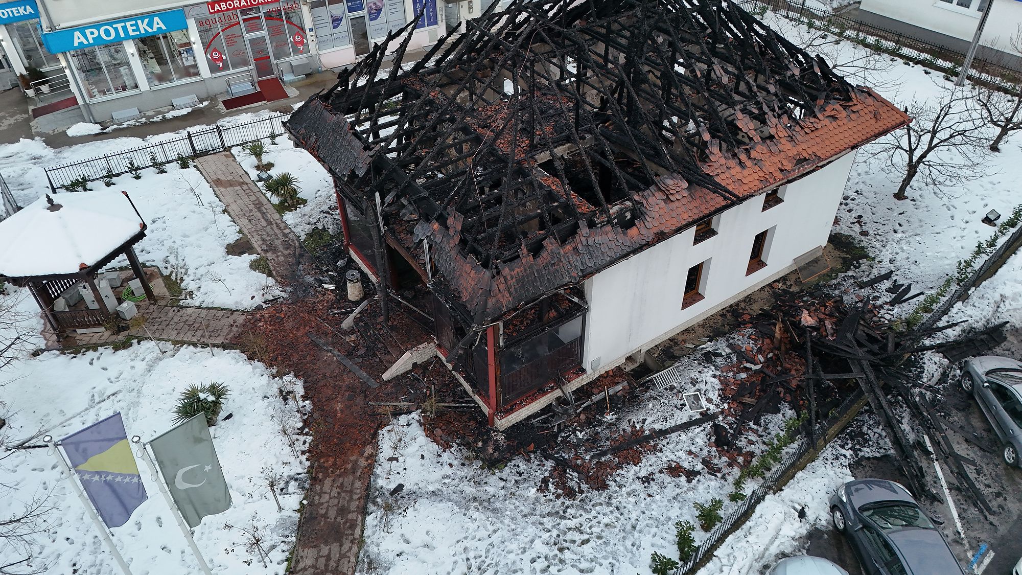 Mogli bismo kazati da, kada je riječ o državnim instancama, u tome prednjači Vlada Brčko distrikta koja je obećala znatnu pomoć za obnovu džamije