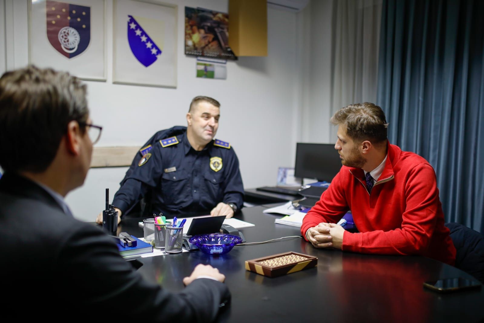 Načelnik Čengić naglasio je značaj podrške i pohvalio hrabrost i predanost svih službi, uključujući policijske službenike, vatrogasce i medicinsko osoblje