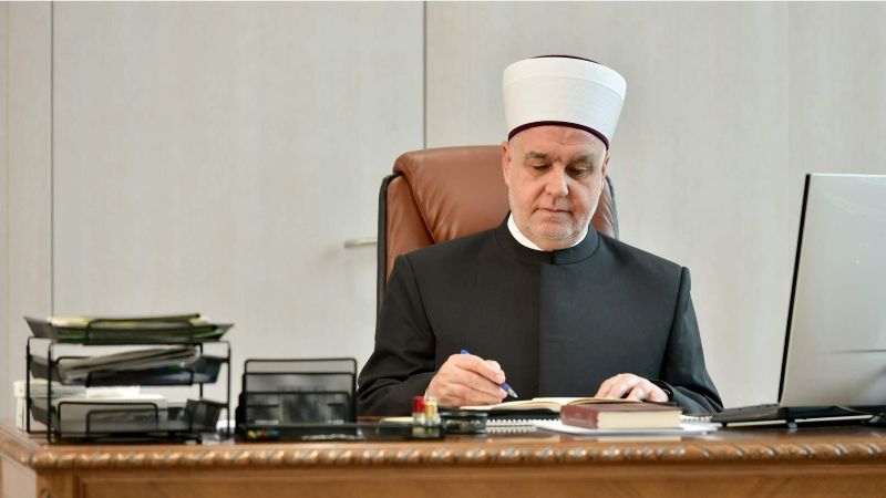 U nadi da ćete blagdane provesti u miru i zadovoljstvu, primite izraze našeg poštovanja - kaže se u čestitki reisul-uleme