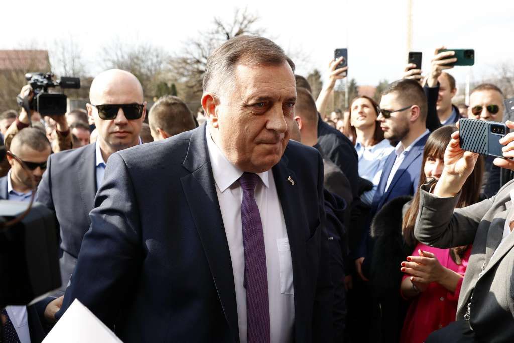 Vještaci su konstatovali da Milorad Dodik nije zdravstveno sposoban da putuje na relaciji Banja Luka - Sarajevo i da prisustvuje suđenju.