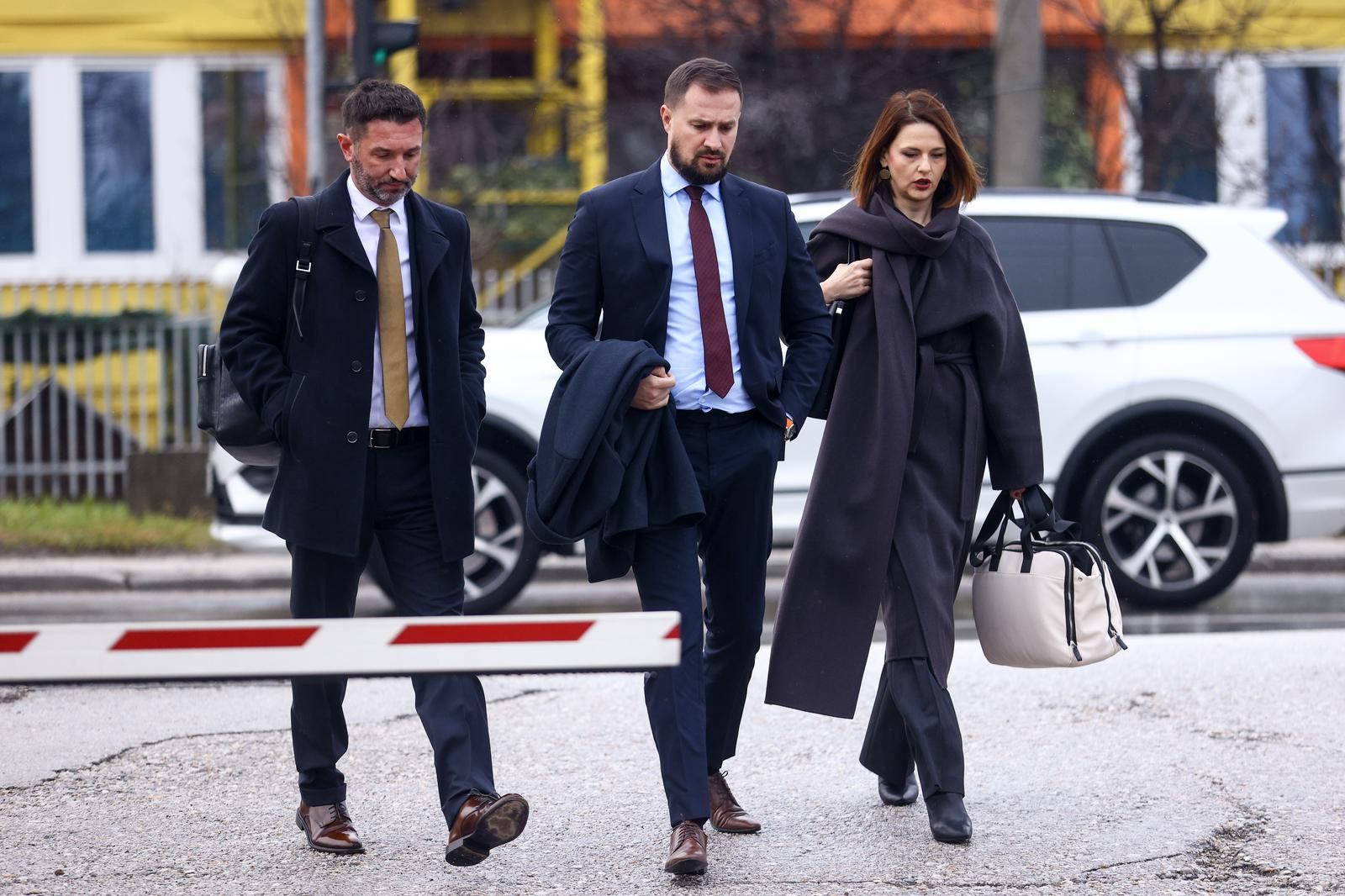 Ustavni sud uvažio je apelaciju Hodžića i pravnog lica F. H. Srebrena malina, te odlučio predmet vratiti Sudu BiH u dijelu gdje treba otkloniti povredu prava na pravično suđenje