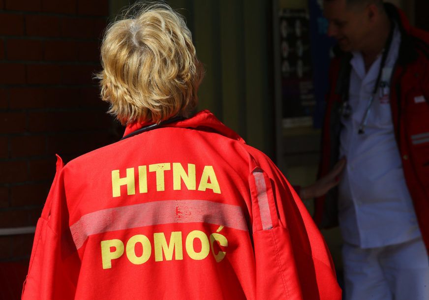 Nakon jutrošnje saobraćajne nesreće na Malezijskom putu kod Brčkog ekipa Hitne pomoći na licu mjesta, zatekla je troje mrtvih i četiri povrijeđene osobe.