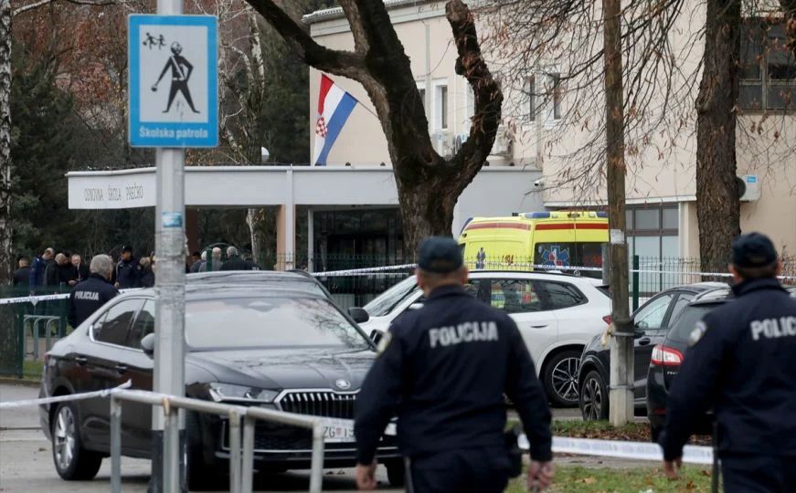 Počinitelj je 19-godišnjak koji je prije bio učenik te škole i trenutno živi u blizini škole.                