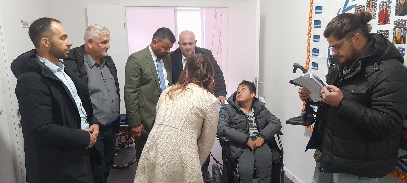 Centar "Veliko srce" jedan je od ključnih projekata Udruženja MFS-EMMAUS, koji pruža podršku djeci i mladima s poteškoćama u razvoju kroz brojne programe osnaživanja i inkluzije