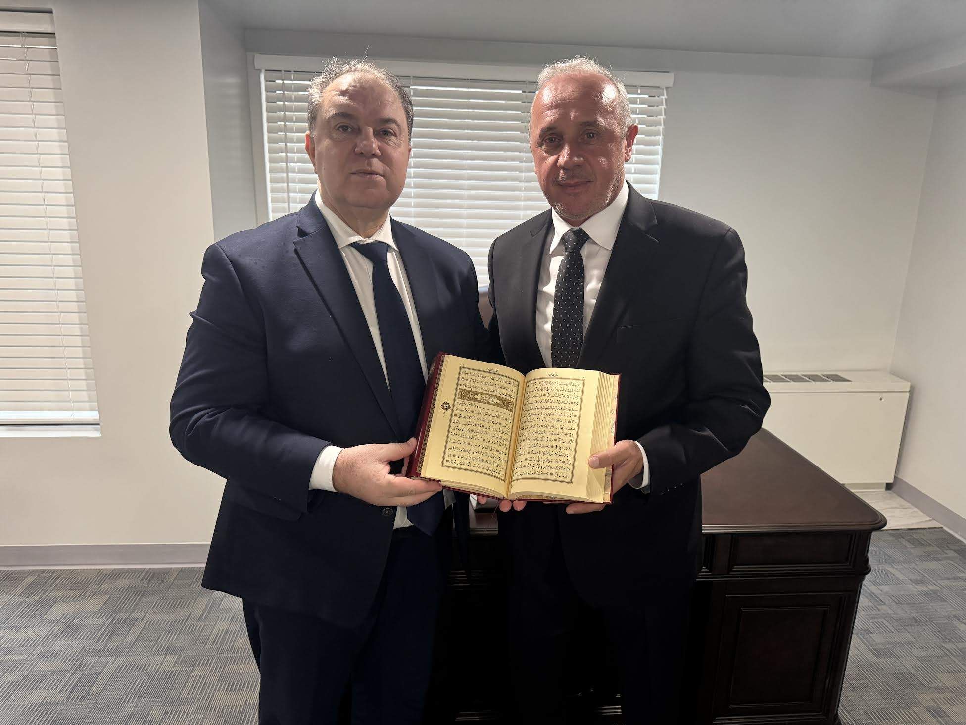 Direktori su ovom prilikom muftiji Ćemanu prenijeli selame i čestitke reisul-uleme Husein-ef. Kavazovića. 