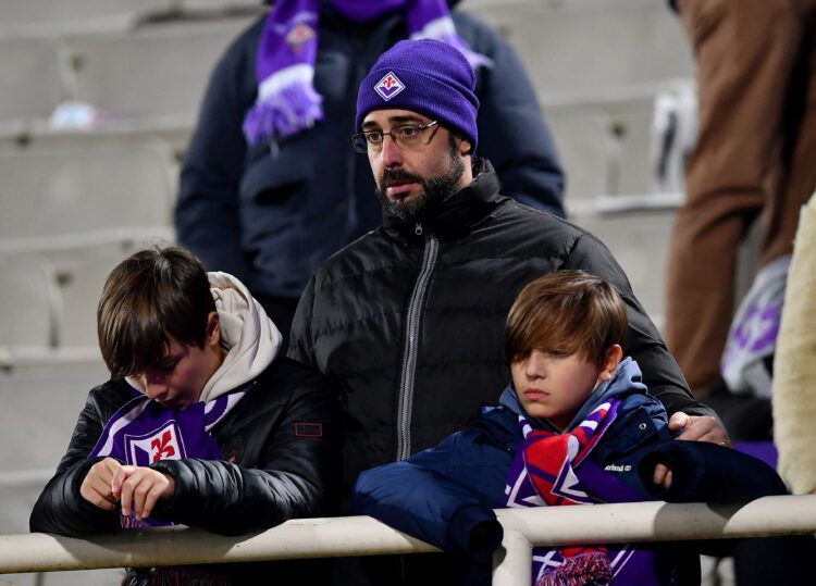 Utakmica 14. kola Serije A između Fiorentine i Intera prekinuta je u 17. minuti nakon što se srušio fudbaler domaćih Edoardo Bove, a njegovo stanje je stabilno po novim informacija