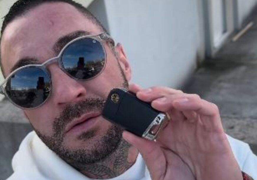 Influenseru Jovanu Raduloviću Jodžiru je sinoć u Podgorici u naselju Zabjelo zapaljen automobil.