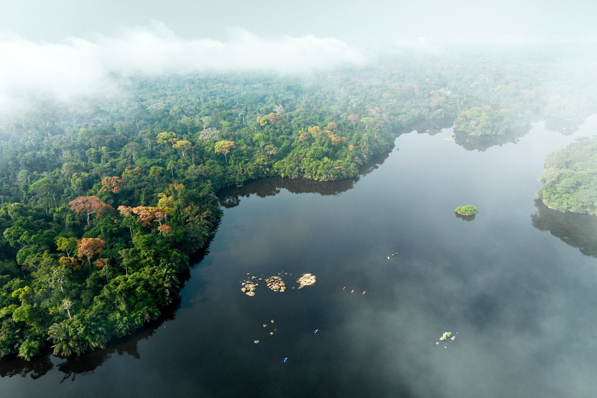 Tim hrabrih kajakaša u historijskom spustu misterioznom rijekom Ivindo u Gabonu