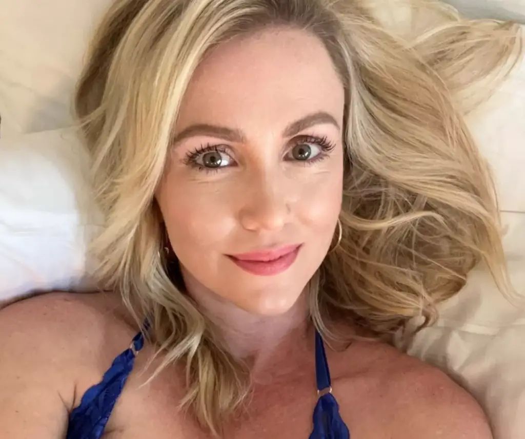 U crvenoj sobi strogo je zabranjeno unošenje telefona i kamera, a vrata čuvaju zaposlenici. 