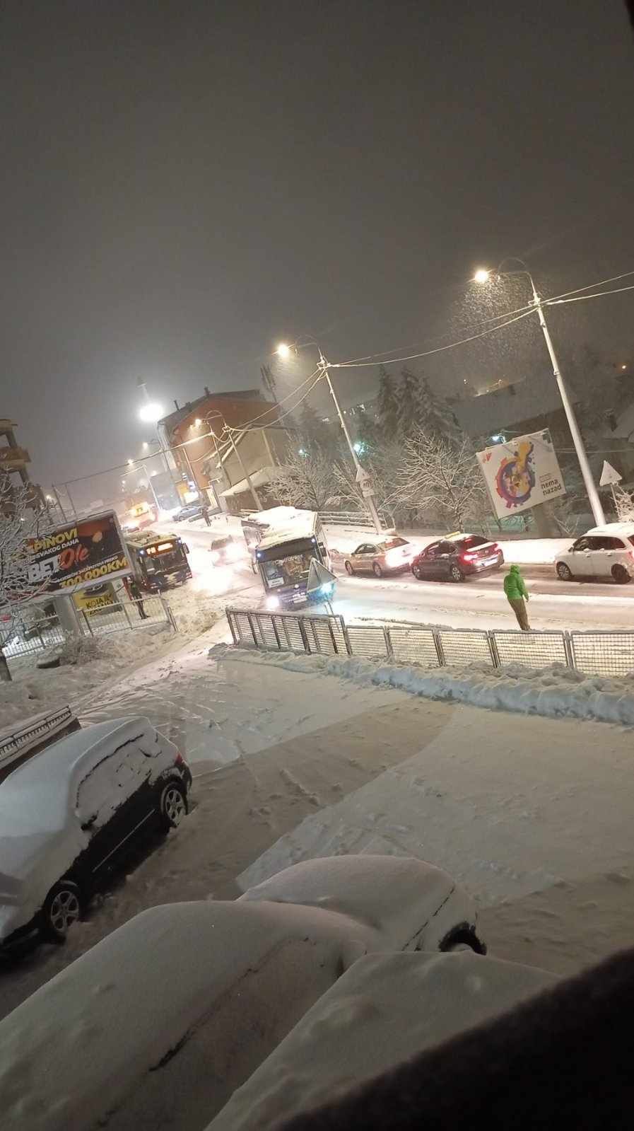 Saobraćajni kolaps u Sarajevu: Autobusi popriječili put, vozi se 10 km/h
