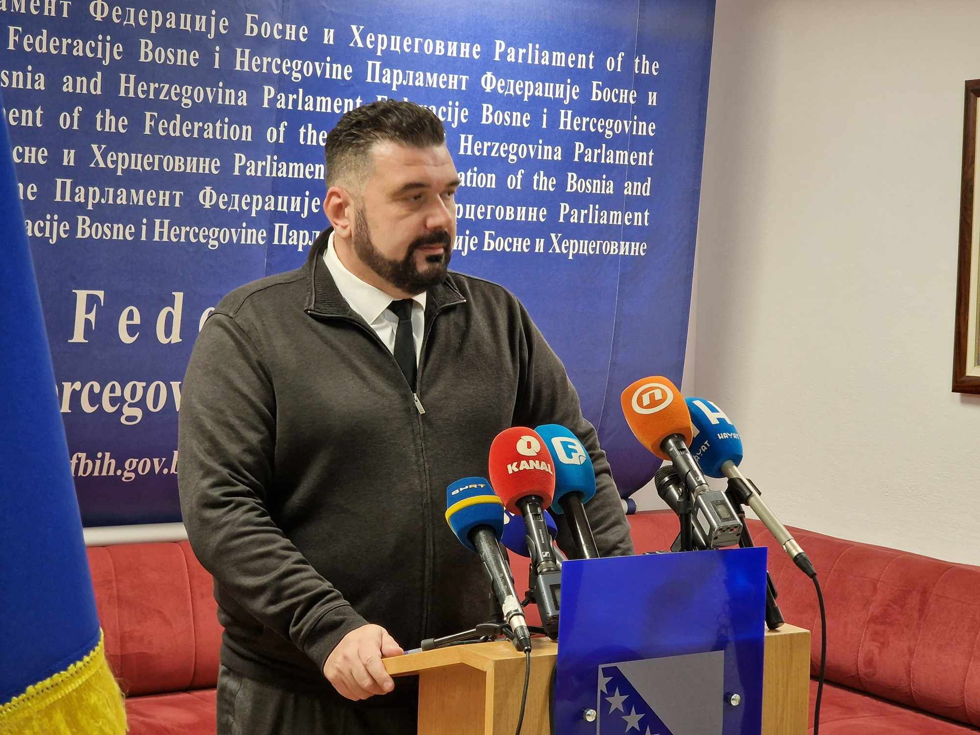 Kad ambasador postroji bh. vlast: Južnu interkonekciju treba hitno usvojiti!