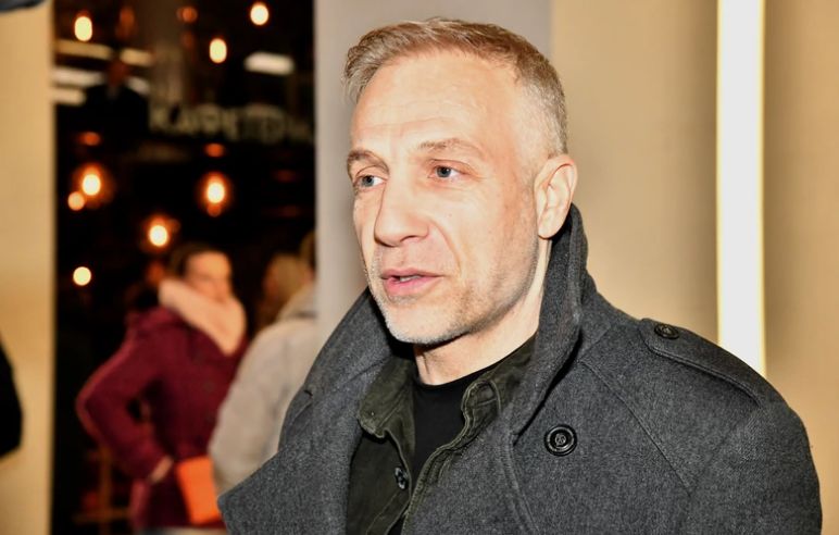 Ona je navela da je dobila udarce od njega, a kada je patrola došla na lice mjesta, utvrđeno je da je Kalinić pobjegao s adrese na kojoj se odigralo nasilje 