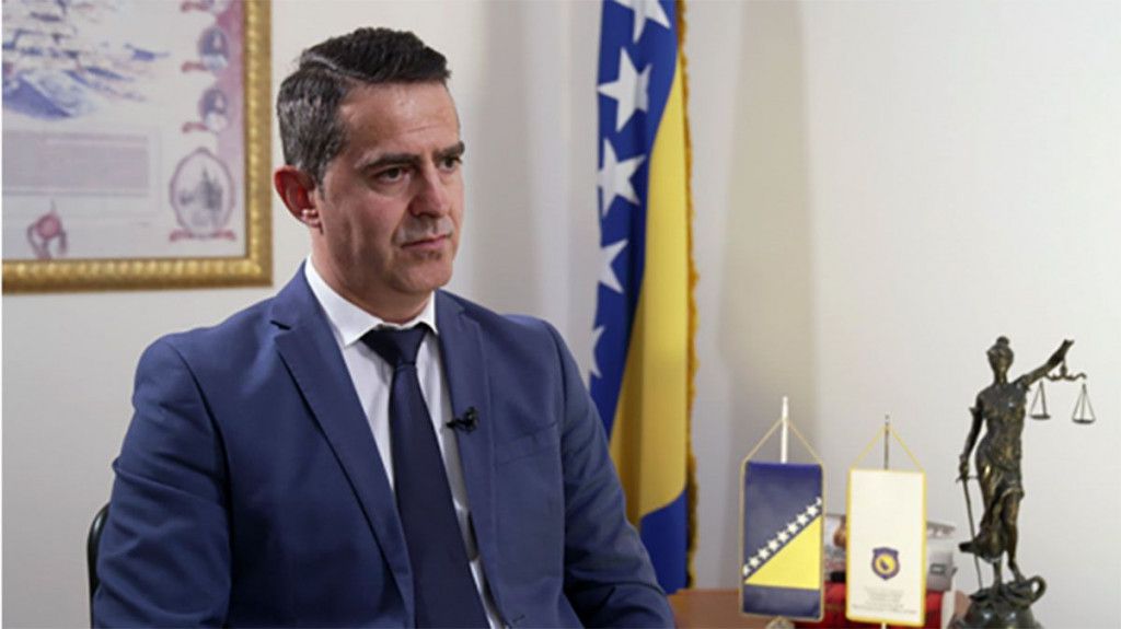 Tužilaštvu je nedostupno 40 lica s oznakom “A” Haškog tribunala, a dostupno 73, rekao je Kajganić i dodao da je rješavanje ovih predmeta prioritet Državnog tužilaštva.