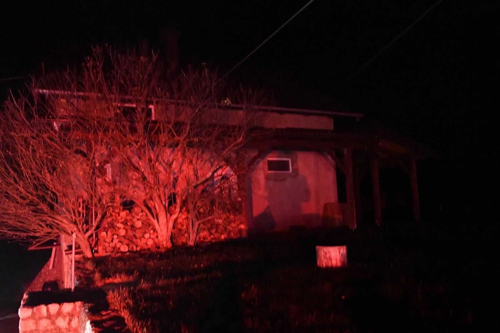 Roditelji su uhapšeni i policija ih je kazneno prijavila za grubo zanemarivanje, koje je u slučaju dvije jednogodišnje bebe, završilo njihovom smrću, nakon čega su ih zakopali.