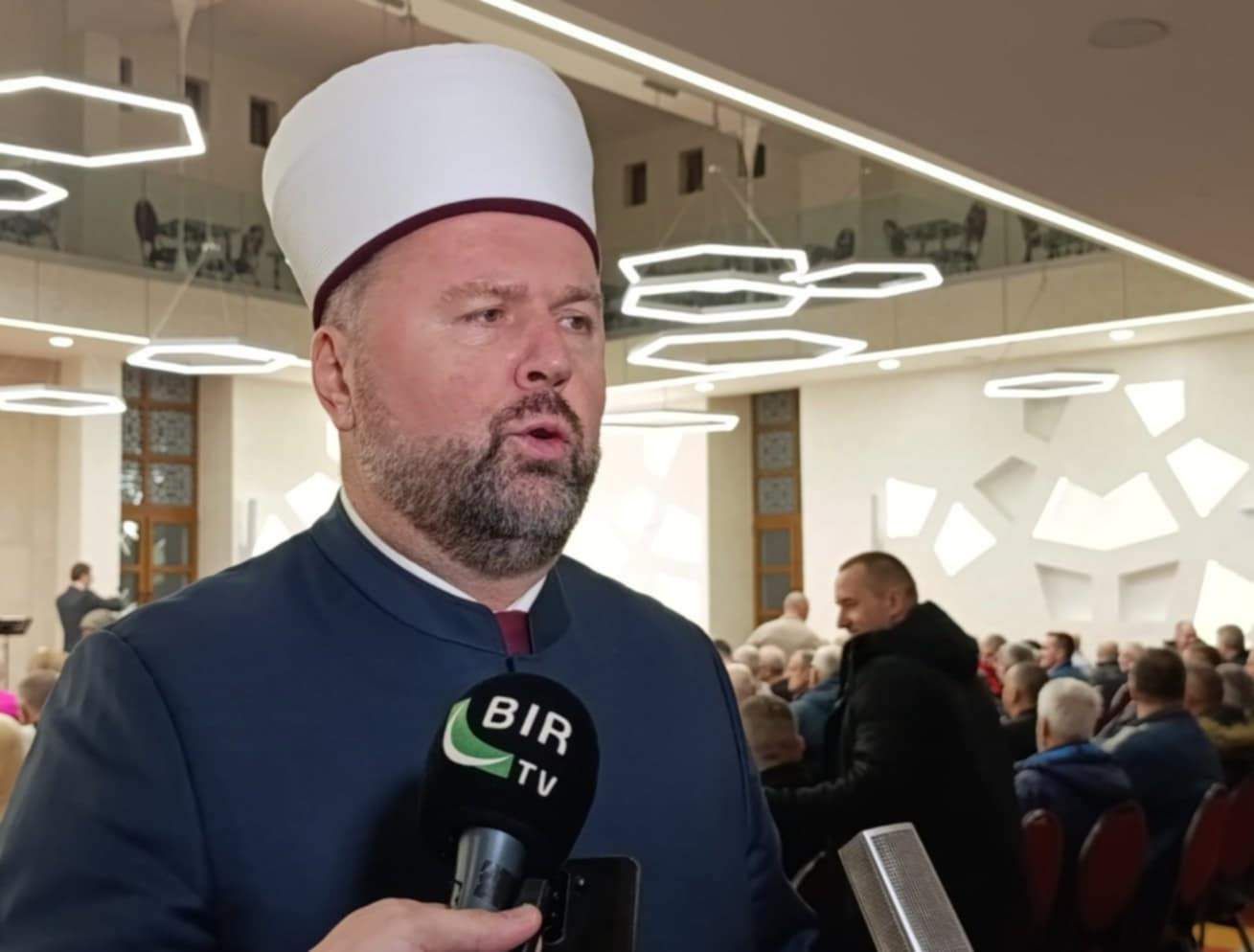 Profesor Spahić je istakao različita vlastita iskustva, od kojih i ona pozitivna, ali i ona negativna imaju značaj u izgradnji ličnosti.