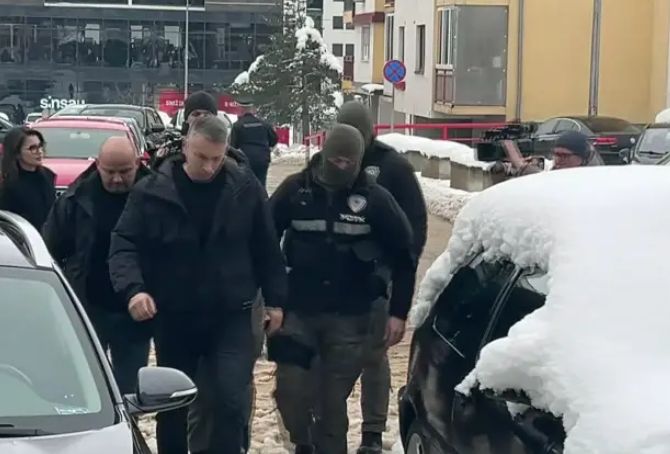 Spomenute informacije navedene iz Sky i Anom konverzacija su dio operativnih materijala i predmet su istražnih radnji nadležnih agencija