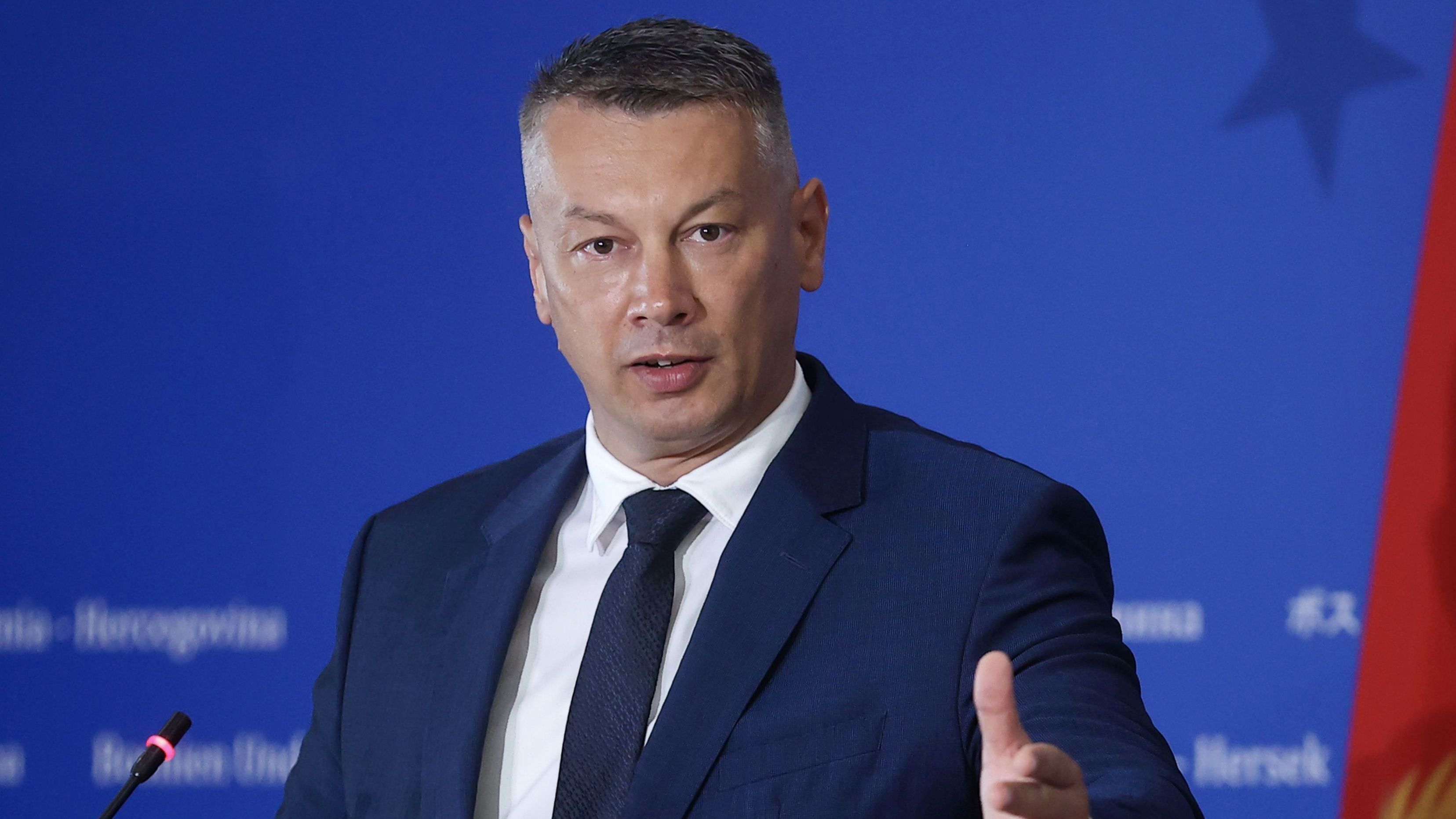 Osumnjičeni se terete za počinjenje krivičnog djela Udruživanje radi činjenja krivičnih djela i zloupotrebu položaja