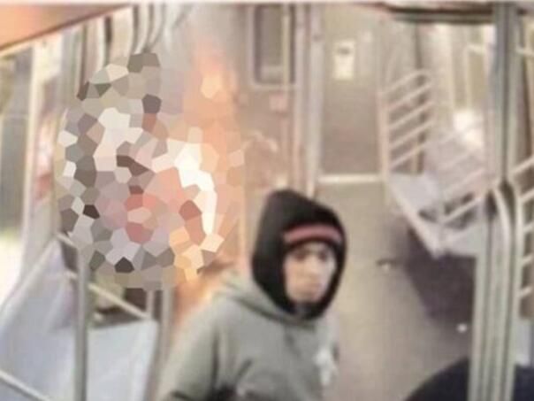 Pozvane su hitne službe koje su ugasile vatru, no žena je proglašena mrtvom na mjestu događaja