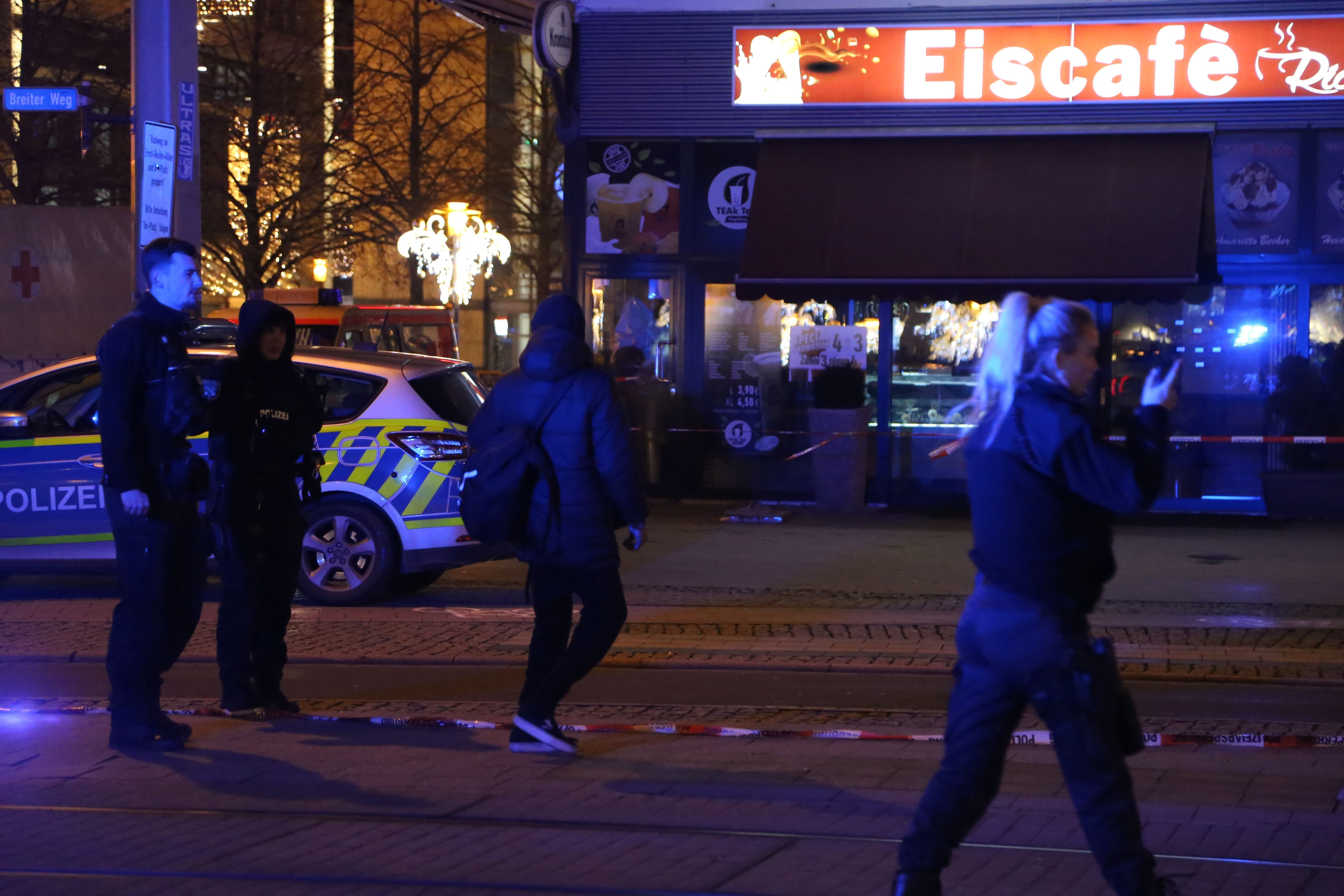 Nakon incidenta, božićni sajam je zatvoren, a ljudi su zamoljeni da napuste centar grada