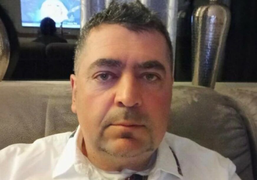 Automobil porodice Tahirović podvukao se pod šleper sa srbijanskim tablicama, koji je bio zaustavljen u koloni pred granicu.