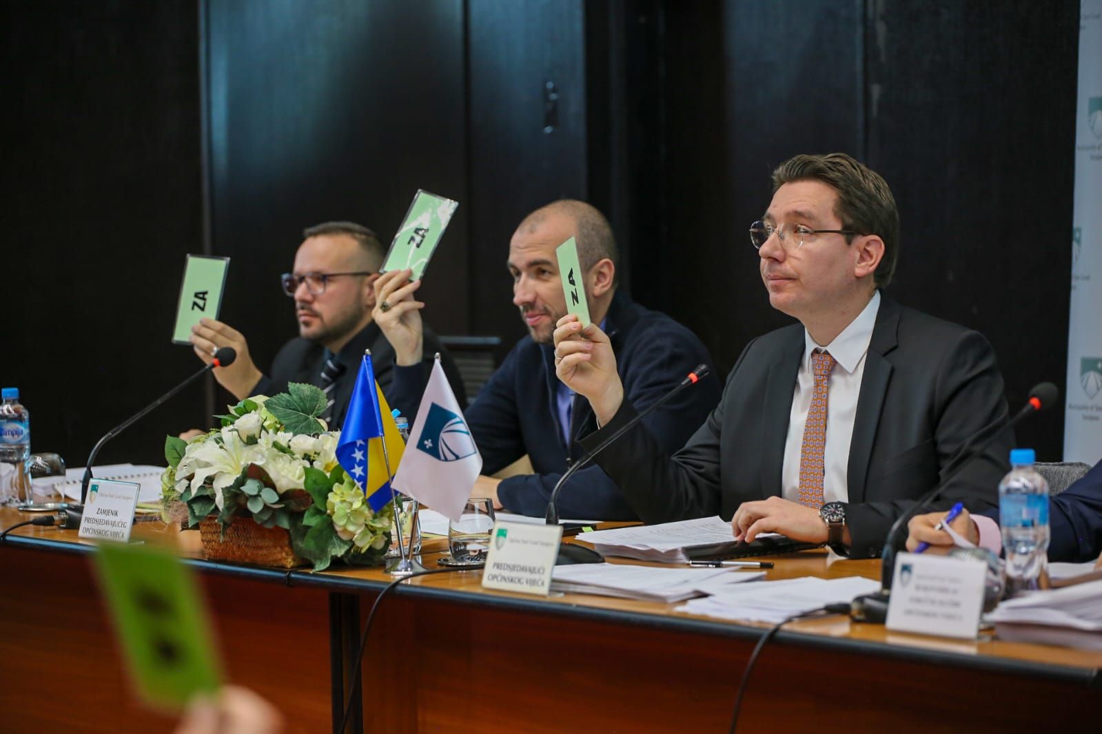 Među ključnim tačkama dnevnog reda bili su Prijedlog budžeta Općine Stari Grad za 2025. godinu i odluka o izvršavanju istog, koji će omogućiti finansiranje ključnih projekata.