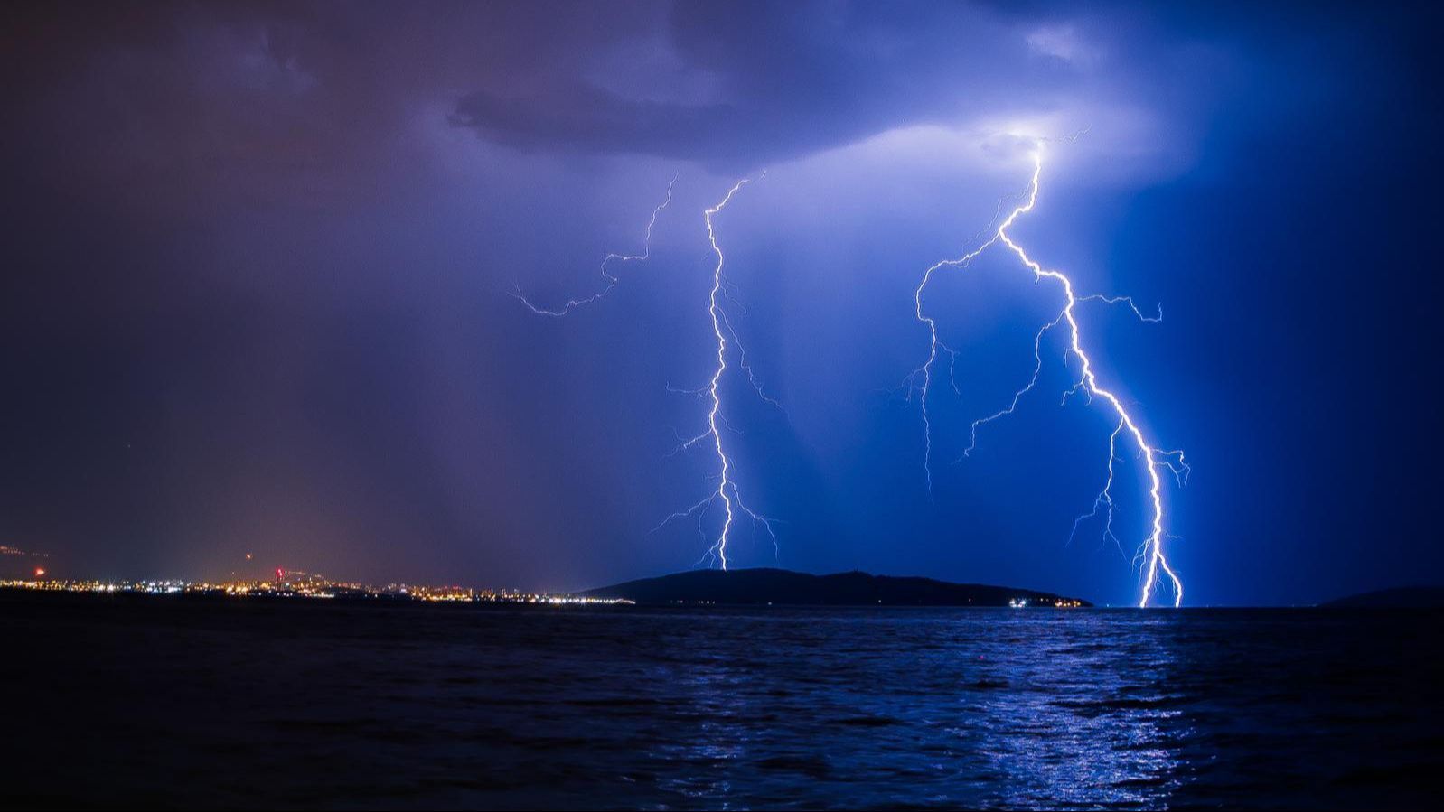 Hrvatski Državni hidrometeorološki zavod upozorio je i na moguću štetu po infrastrukturu