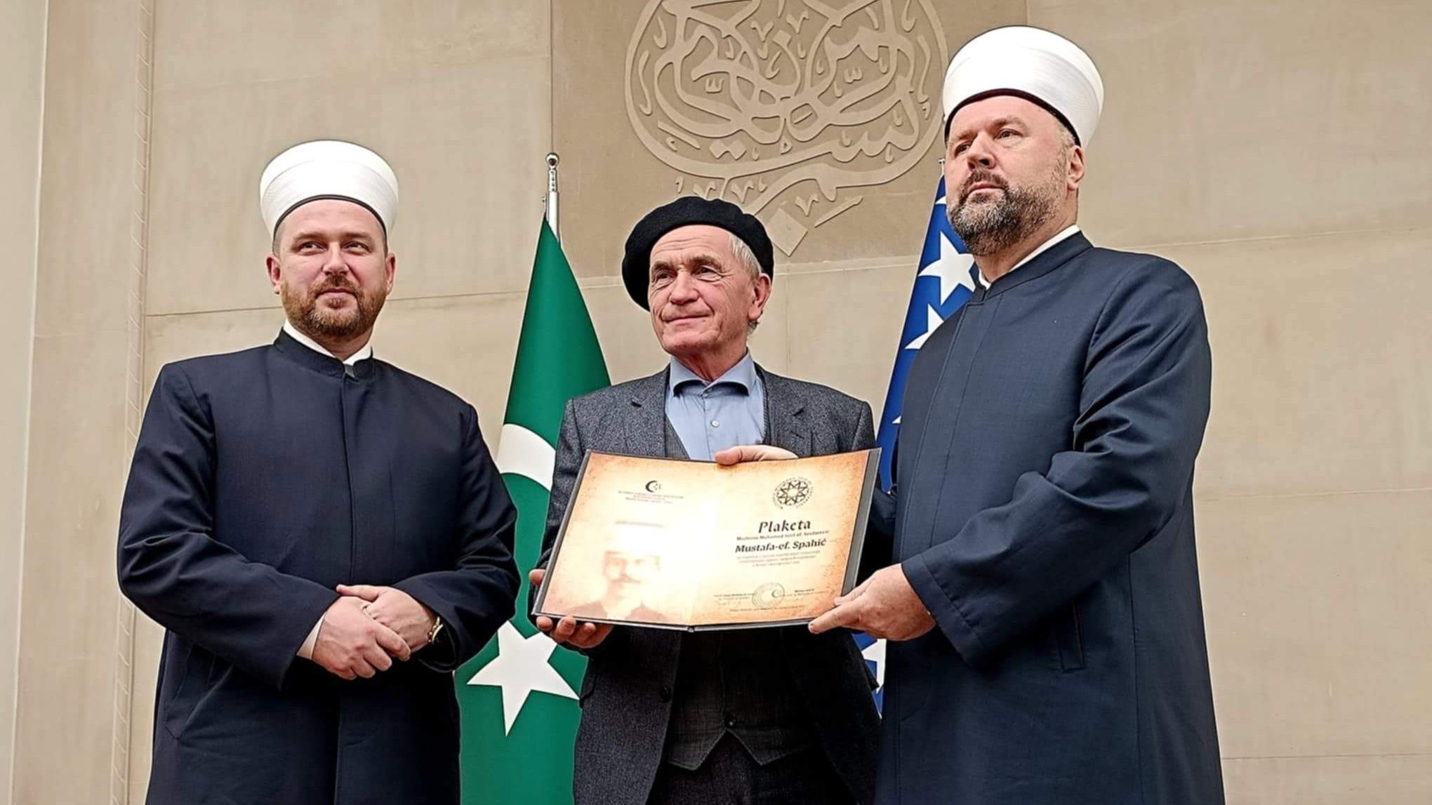 Profesor Spahić je istakao različita vlastita iskustva, od kojih i ona pozitivna, ali i ona negativna imaju značaj u izgradnji ličnosti.