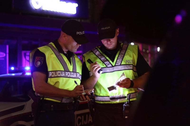 Kako je saopćeno, sarajevska policija je u subotu iz saobraćaja isključila 44 vozača zbog upravljanja vozilom pod dejstvom alkohola