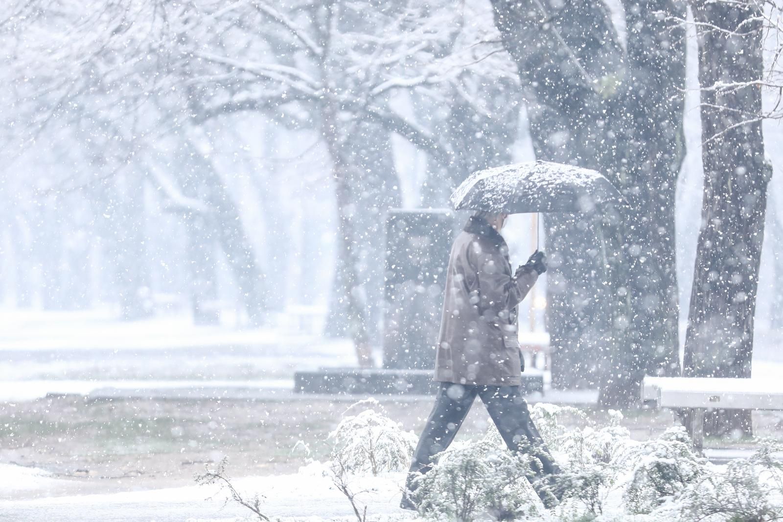 Osigurajte dovoljne zalihe, provjerite ispravnost sistema grijanja i budite oprezni u saobraćaju. 