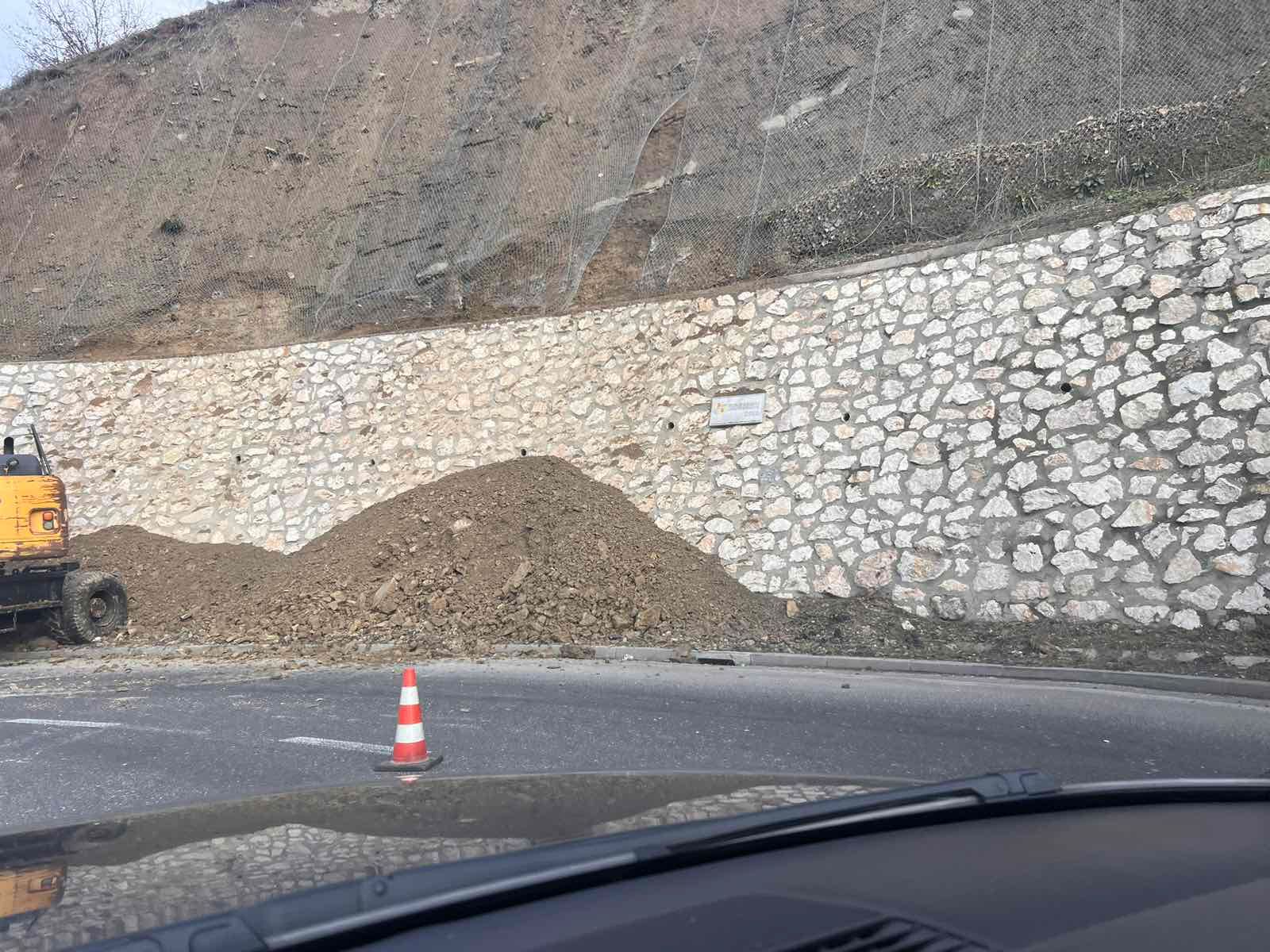 Teške mašine na kružnom toku, usporen saobraćaj kroz Vogošću