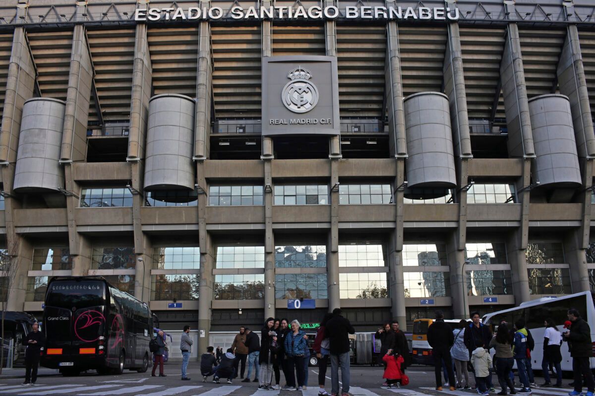 Real Madrid je odlučio promijeniti ime stadiona iz Santiago Bernabeu u Bernabeu, odnosno skratiti postojeće zbog komercijalnih razloga.